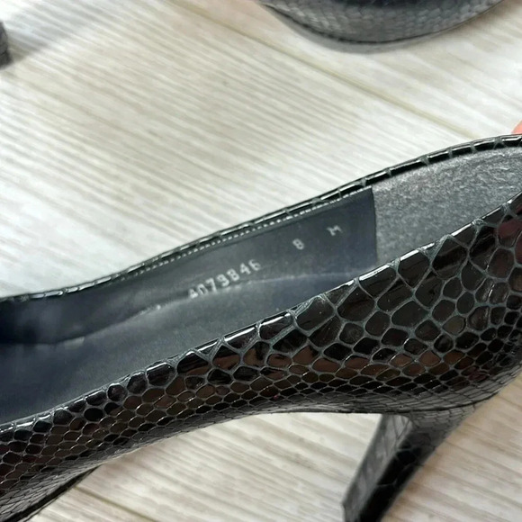 Stuart Weitzman Black Python Embossed Leather Peep Toe Pumps Size 8 - Picture 8 of 13